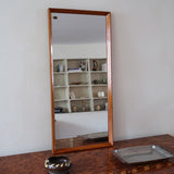 Miroir mural teck scandinave années 60 format vertical XL allongé, argenture protégée cuivre, entrée couloir, design danois mid-century