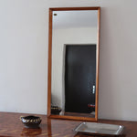 Miroir mural teck scandinave années 60 format vertical XL allongé, argenture protégée cuivre, entrée couloir, design danois mid-century