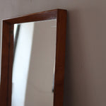 Miroir mural teck scandinave années 60 format vertical XL allongé, argenture protégée cuivre, entrée couloir, design danois mid-century