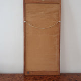 Miroir mural teck scandinave années 60 montants saillants tenons aux angles, format vertical élancé, ébénisterie danoise mid-century