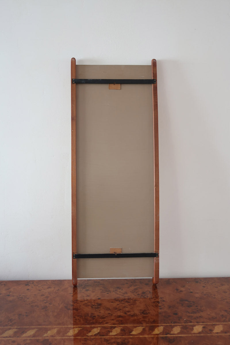 Miroir mural teck scandinave années 60 montants fuseau sculptés, silhouette sculpturale, sans cadre traversant, design danois mid-century statement
