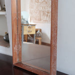 Miroir mural teck scandinave années 60 cadre fin grand format, lignes droites épurées, profil minimaliste, design danois mid-century