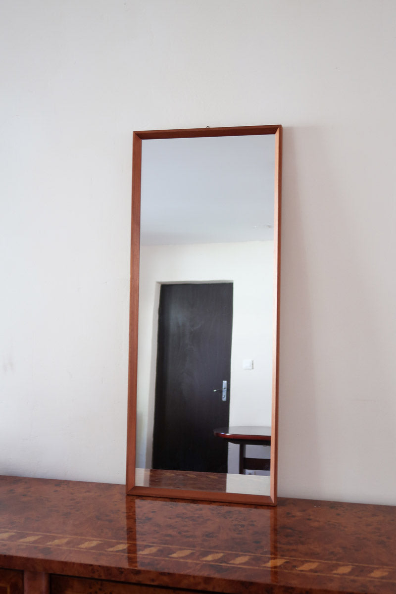Miroir mural teck scandinave années 60 cadre fin grand format, lignes droites épurées, profil minimaliste, design danois mid-century