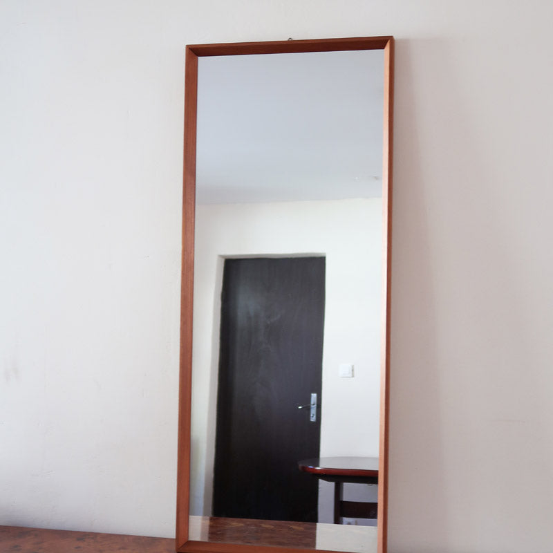 Miroir mural teck scandinave années 60 cadre fin grand format, lignes droites épurées, profil minimaliste, design danois mid-century