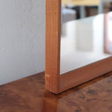 Miroir mural teck scandinave années 60 cadre fin grand format, lignes droites épurées, profil minimaliste, design danois mid-century