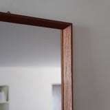 Miroir mural teck scandinave années 60 cadre fin grand format, lignes droites épurées, profil minimaliste, design danois mid-century