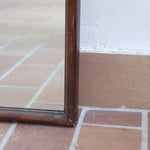 Miroir arche bois foncé grand format, forme arche sommet arrondi base droite, teinte acajou, pleine hauteur entrée dressing, vintage