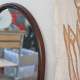 Miroir arche bois foncé grand format, forme arche sommet arrondi base droite, teinte acajou, pleine hauteur entrée dressing, vintage