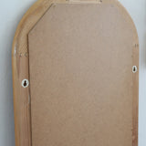 Miroir arche pin massif clair grand format années 70, forme pillule demi-cercles, plain-pied au sol, profil bombé, déco wabi statement