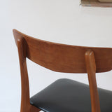 Paire de chaises scandinaves Farstrup en teck avec assise en skaï noir, design danois des années 60.