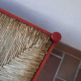 Paire de chaises italiennes vintage années 70, hêtre laqué rouge, assises paille, modèle dans l'esprit Carimate de Vico Magistretti