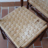 Paire de chaises rustiques vintage années 70, bois tourné, dossier médaillon, assises en corde tressée