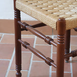 Paire de chaises rustiques vintage années 70, bois tourné, dossier médaillon, assises en corde tressée