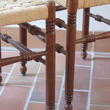 Paire de chaises rustiques vintage années 70, bois tourné, dossier médaillon, assises en corde tressée