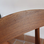  Paire de chaises scandinaves en teck avec assise en skaï noir, design danois des années 60 inspiré de Niels O. Møller.