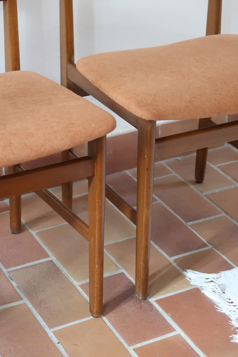 Paire de chaises scandinaves en teck, dossier à deux lattes, assise tissu terracotta (brique clair), années 60.