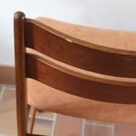 Paire de chaises scandinaves en teck, dossier à deux lattes, assise tissu terracotta (brique clair), années 60.