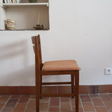 Paire de chaises scandinaves en teck, dossier à deux lattes, assise tissu terracotta (brique clair), années 60.