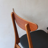 Paire de chaises scandinaves Farstrup en teck, modèle 210, assise retapissée en skaï noir, design danois des années 60, plusieurs exemplaires disponibles.