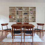 Paire de chaises scandinaves Farstrup en teck, modèle 210, assise retapissée en skaï noir, design danois des années 60, plusieurs exemplaires disponibles.