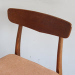 Paire de chaises scandinaves Farstrup en teck avec assise retapissée en tissu terracotta, design danois des années 60.