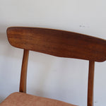 Paire de chaises scandinaves Farstrup en teck avec assise retapissée en tissu terracotta, design danois des années 60.