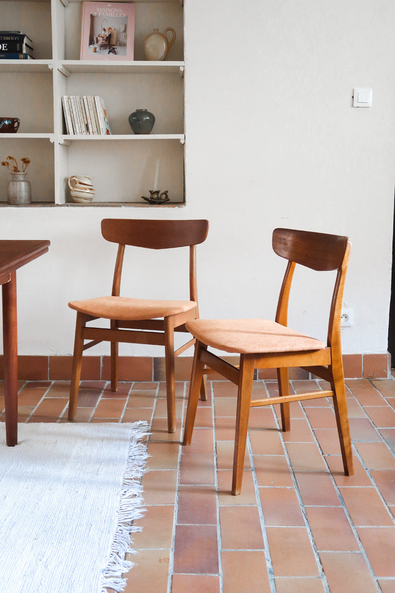 Paire de chaises scandinaves Farstrup en teck avec assise retapissée en tissu terracotta, design danois des années 60.