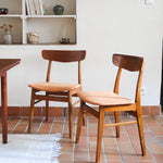 Paire de chaises scandinaves Farstrup en teck avec assise retapissée en tissu terracotta, design danois des années 60.