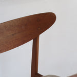 Paire de chaises scandinaves Farstrup en teck, modèle 210, avec assise en tissu beige à fines rayures, design danois des années 60.