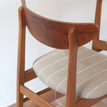 Paire de chaises scandinaves Farstrup en teck, modèle 210, avec assise en tissu beige à fines rayures, design danois des années 60.