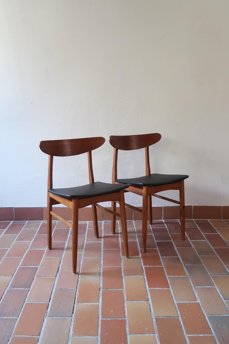 Paire de chaises scandinaves Farstrup vintage en teck et skaï noir neuf
