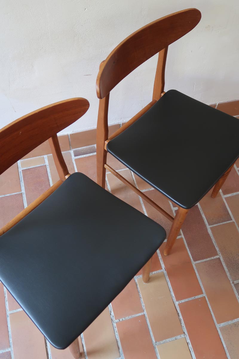 Paire de chaises scandinaves Farstrup vintage en teck et skaï noir neuf