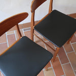 Paire de chaises scandinaves Farstrup vintage en teck et skaï noir neuf