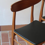 Paire de chaises scandinaves Farstrup vintage en teck et skaï noir neuf