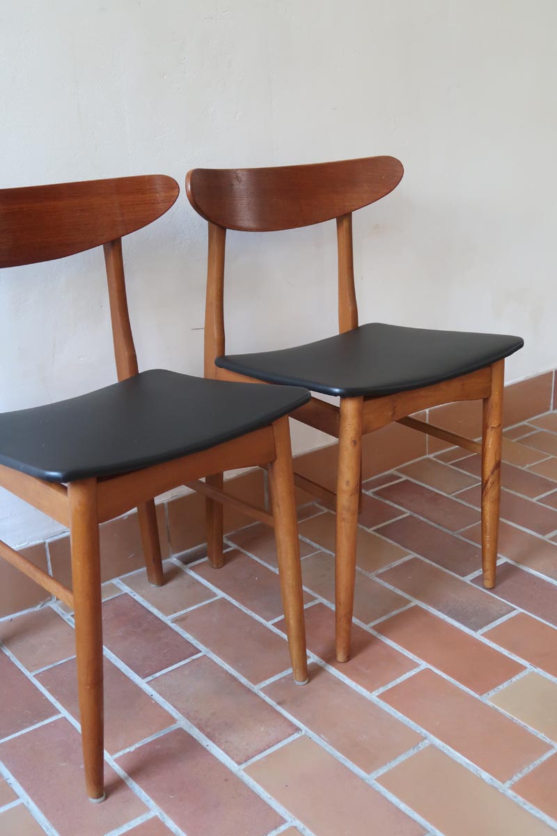 Paire de chaises scandinaves Farstrup vintage en teck et skaï noir neuf