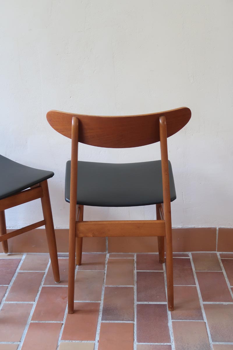 Paire de chaises scandinaves Farstrup vintage en teck et skaï noir neuf