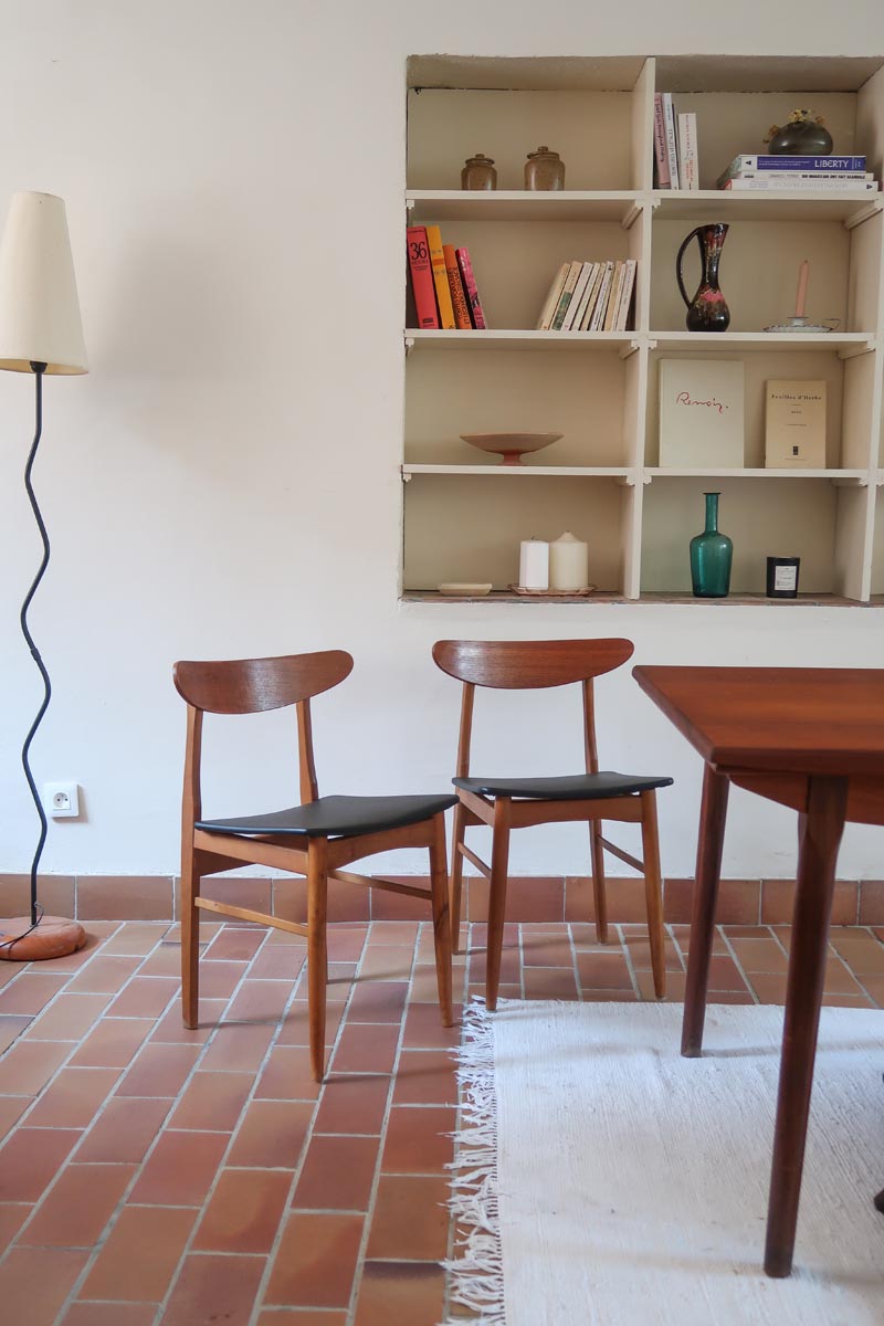 Paire de chaises scandinaves Farstrup vintage en teck et skaï noir neuf