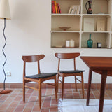 Paire de chaises scandinaves Farstrup vintage en teck et skaï noir neuf