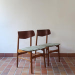 Paire de chaises scandinaves Farstrup vintage en teck et tissu vert