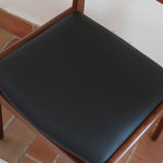 Paire de chaises scandinaves Frem Røjle en teck, assise skaï noir, design danois mid-century des années 60.
