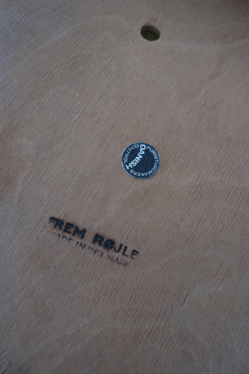 Paire de chaises scandinaves Frem Røjle en teck, assise skaï noir, design danois mid-century des années 60.
