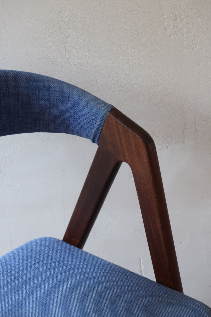 Paire de chaises scandinaves Farstrup modèle 205 en teck, design Thomas Harlev, tissu bleu, années 60.