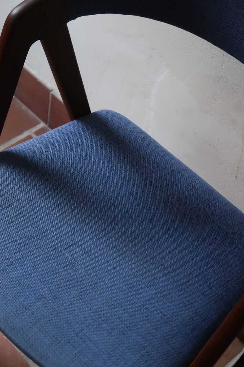 Paire de chaises scandinaves Farstrup modèle 205 en teck, design Thomas Harlev, tissu bleu, années 60.