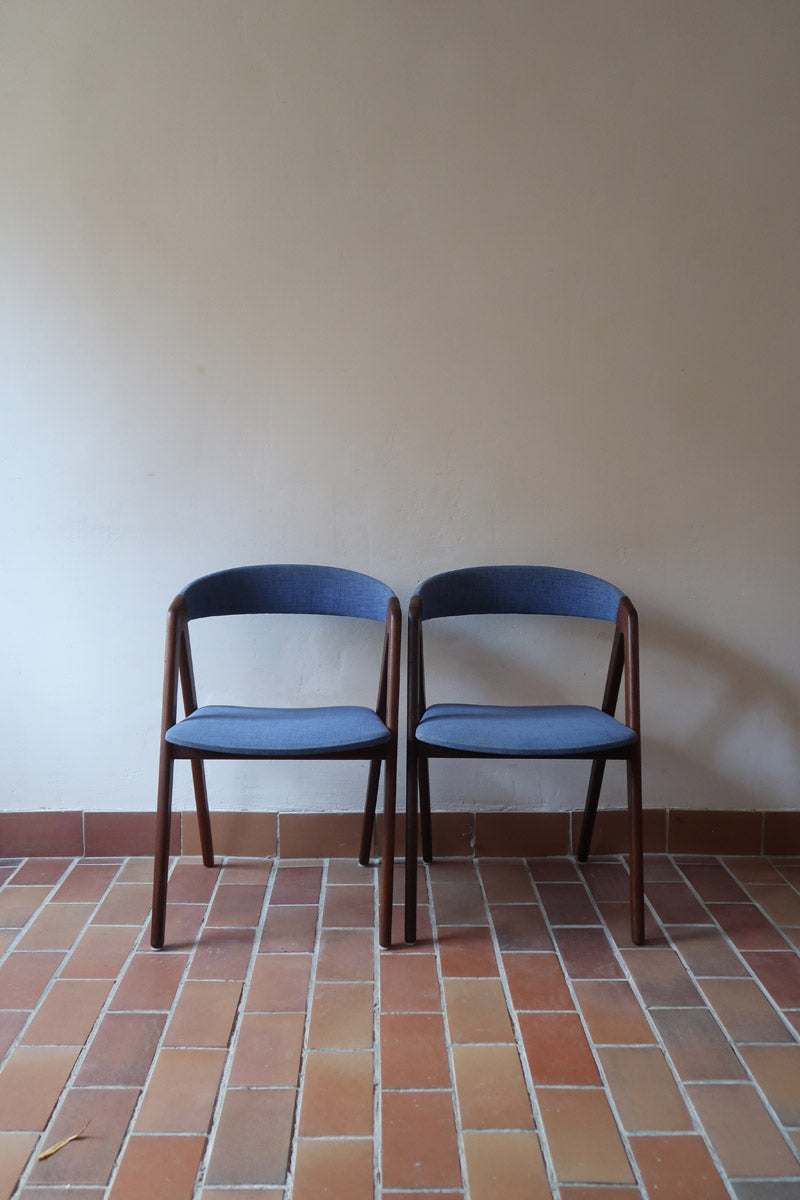 Paire de chaises scandinaves Farstrup modèle 205 en teck, design Thomas Harlev, tissu bleu, années 60.