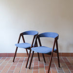 Paire de chaises scandinaves Farstrup modèle 205 en teck, design Thomas Harlev, tissu bleu, années 60.