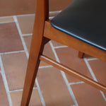 Paire de chaises scandinaves vintage Farstrup en teck et skaï noir