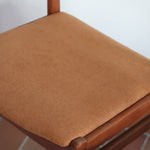 Paire de chaises teck massif design danois années 60, dossier ajouré double barreau, assises retapissées velours caramel