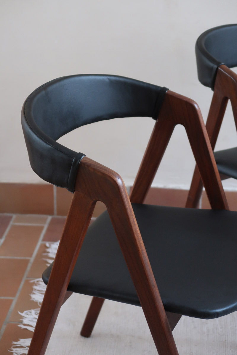 paire de chaises thomas harlev modèle 205 farstrup teck et skaï noir danemark années 60