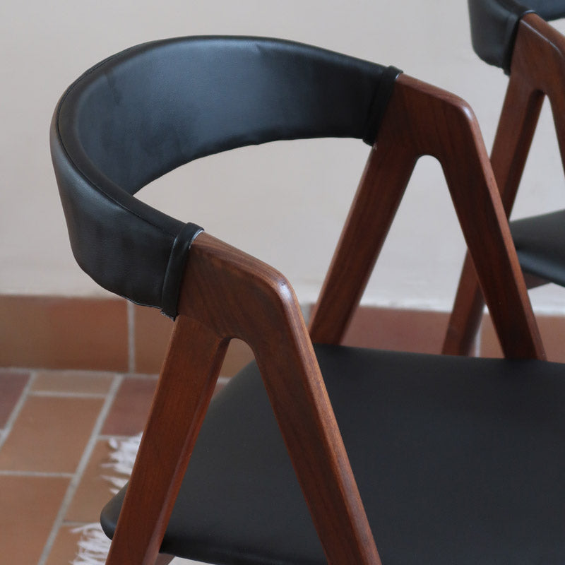 paire de chaises thomas harlev modèle 205 farstrup teck et skaï noir danemark années 60