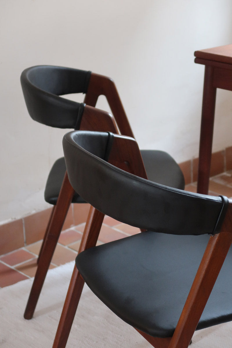 paire de chaises thomas harlev modèle 205 farstrup teck et skaï noir danemark années 60
